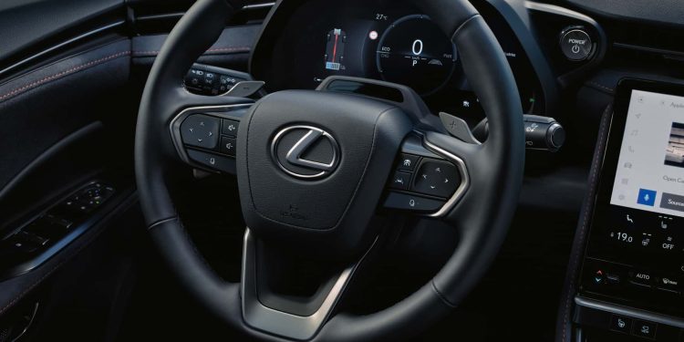 Lexus realiza estreia mundial do Lexus LBX 22
