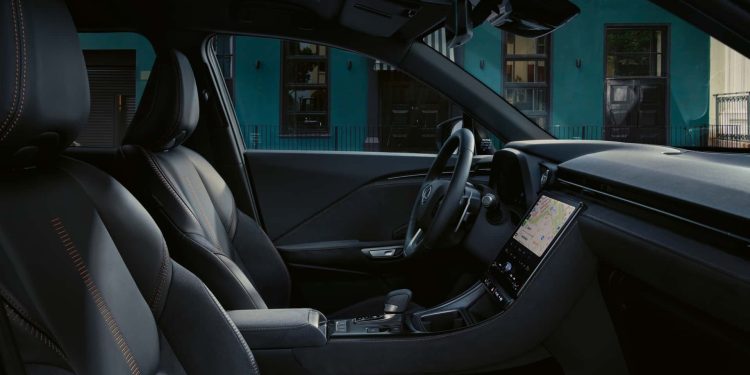Lexus realiza estreia mundial do Lexus LBX 25