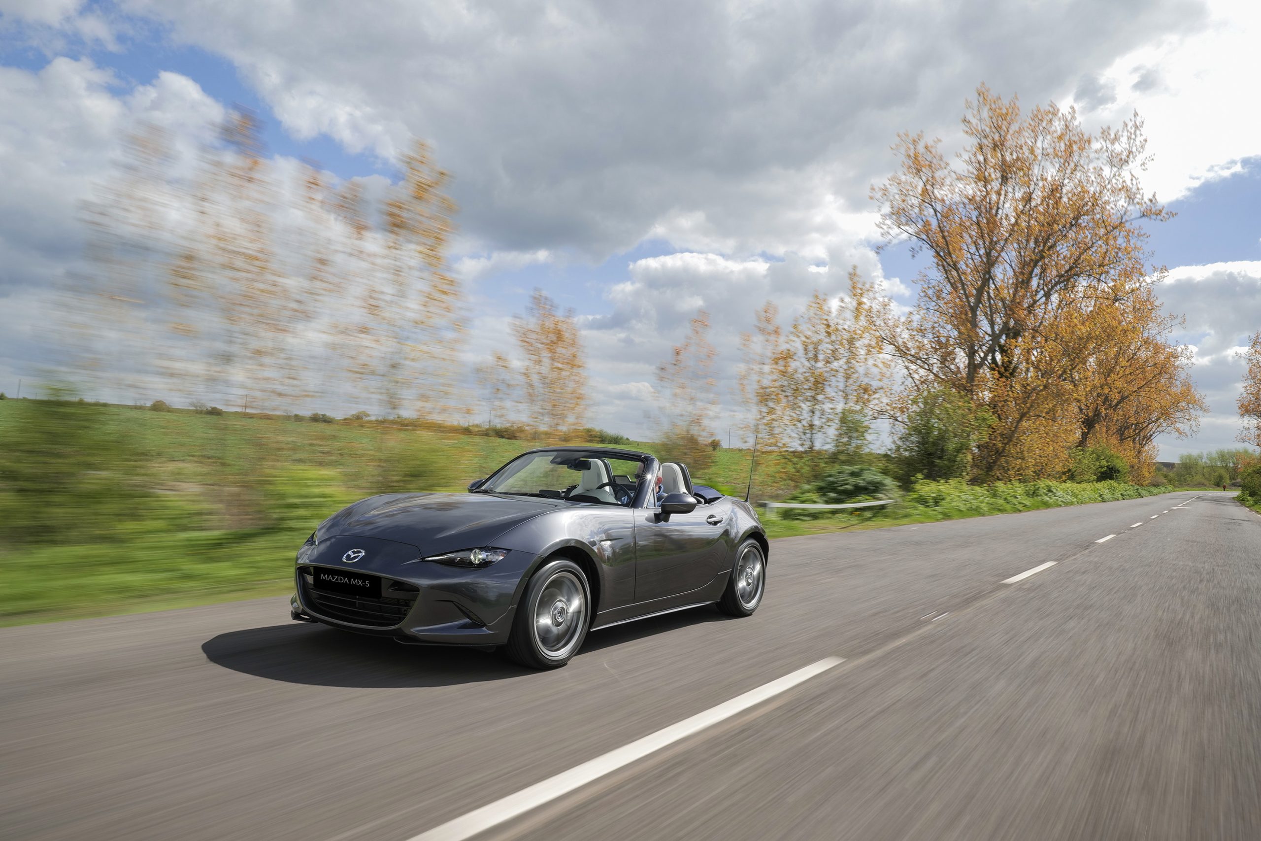 Mazda MX-5 Kizuna e Kazari: Duas Edições Especiais em destaque na gama 2023 17