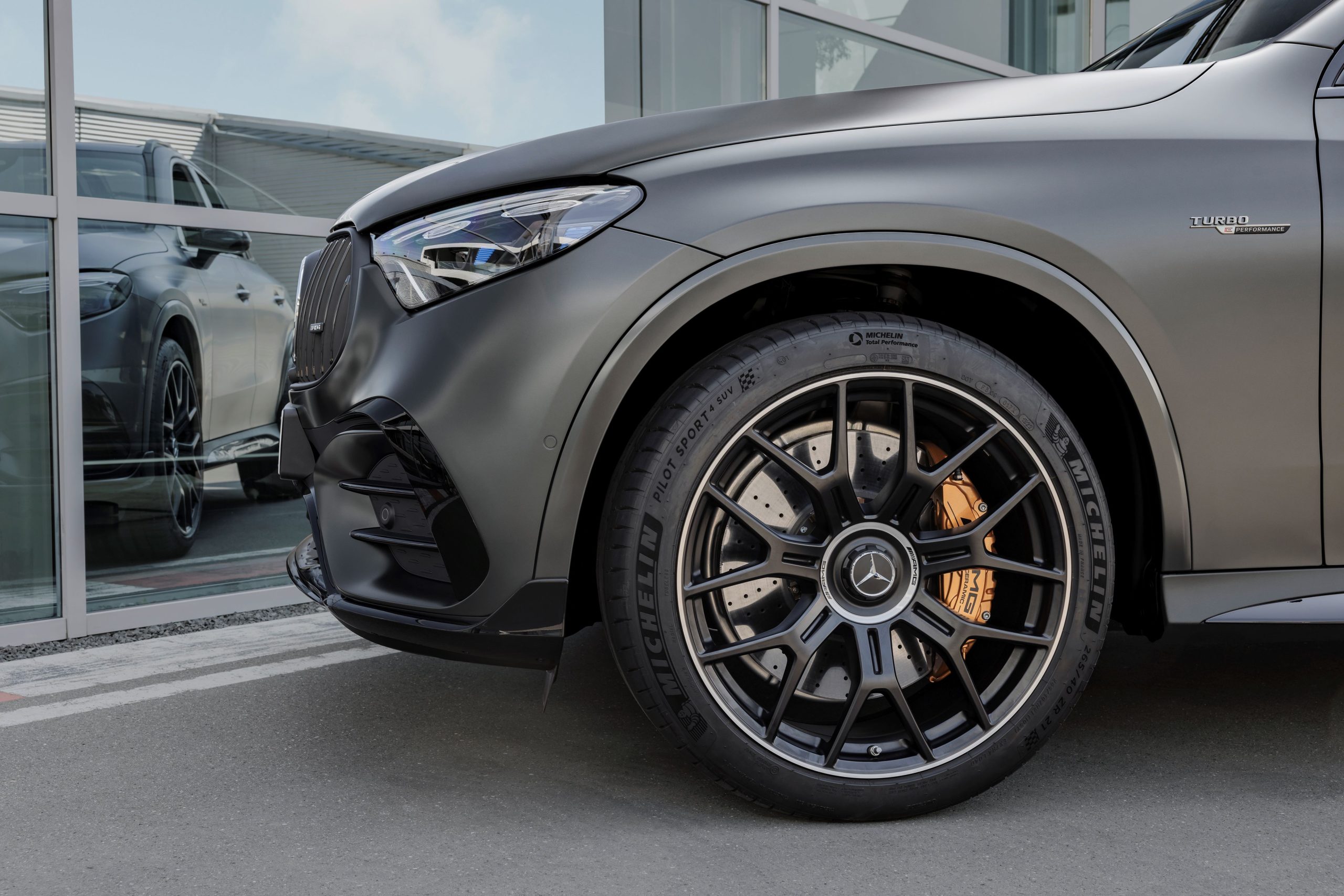 O novo Mercedes-AMG GLC: SUV desportivo em duas versões de elevada performance 21