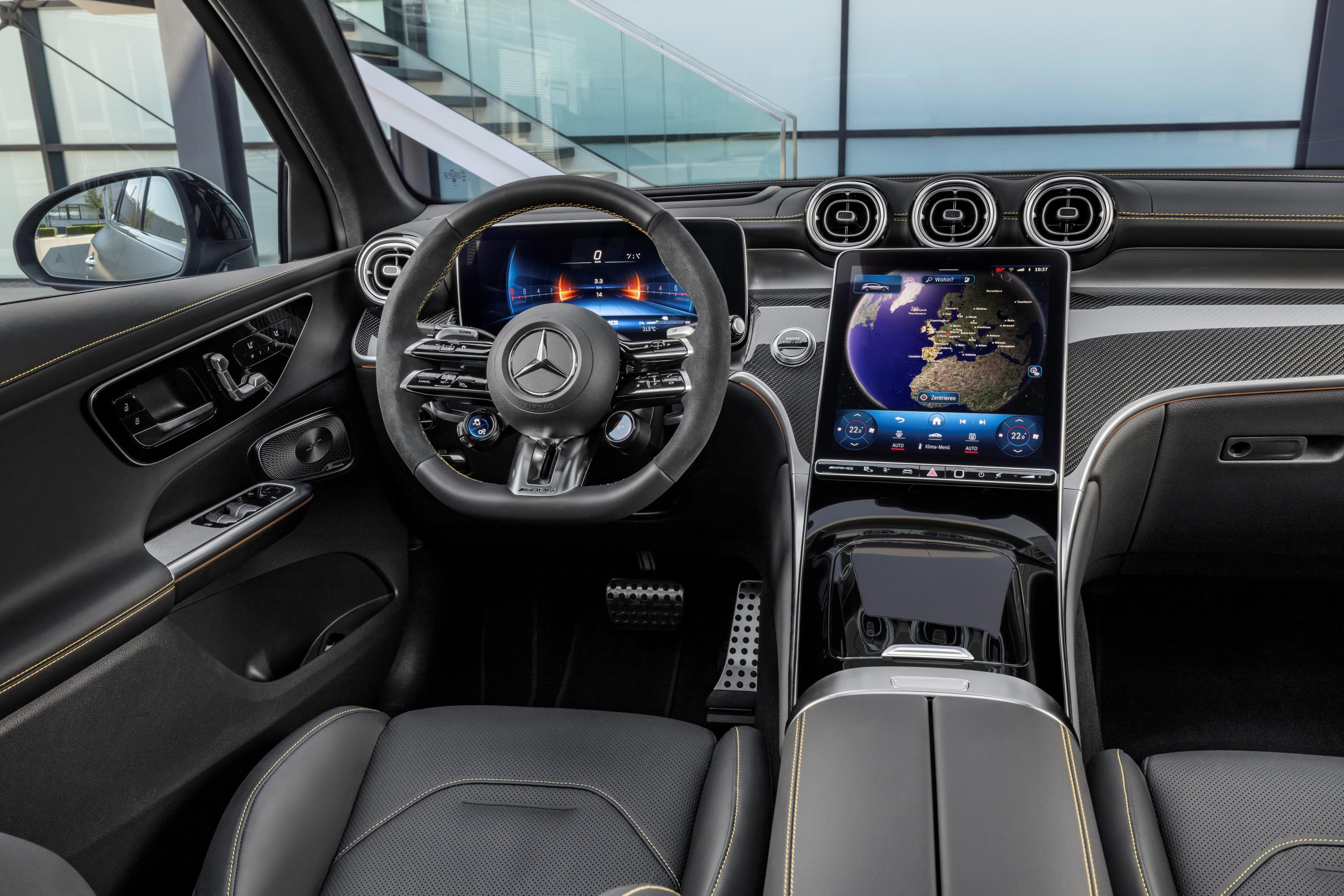 O novo Mercedes-AMG GLC: SUV desportivo em duas versões de elevada performance 17