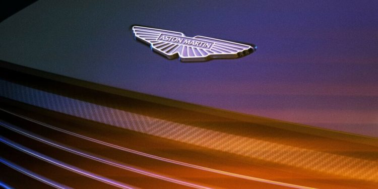 Aston Martin Valour: Charme "retro" com V12 de 705 cavalos! 36