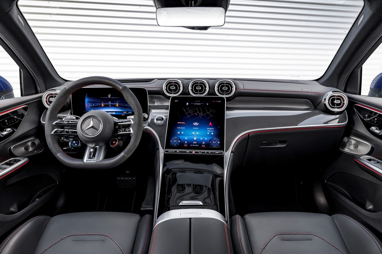 O modelo de entrada na gama do Mercedes-AMG GLC SUV já está disponível para encomenda 14