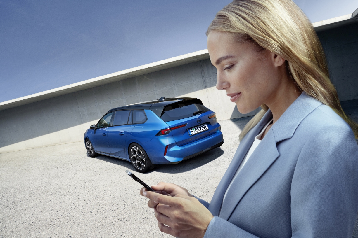 OpelConnect integra três novos pacotes de serviços fáceis de utilizar 14