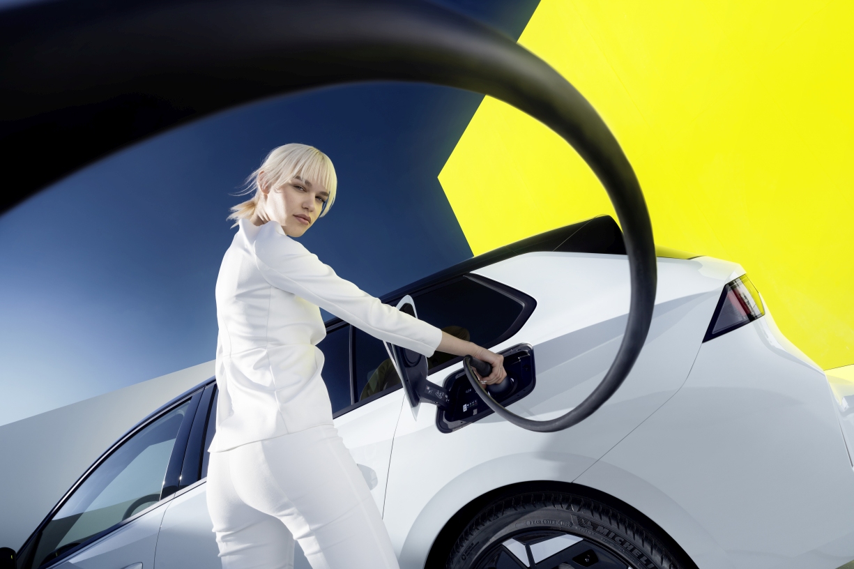 OpelConnect integra três novos pacotes de serviços fáceis de utilizar 16