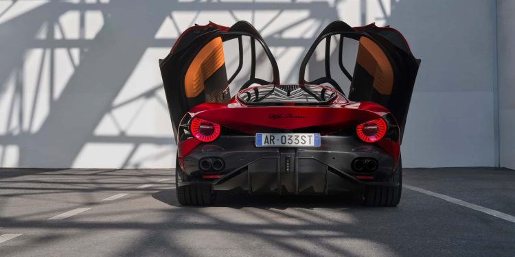 Alfa Romeo 33 Stradale vence o Troféu de Design atribuído pela L'Automobile Magazine 27