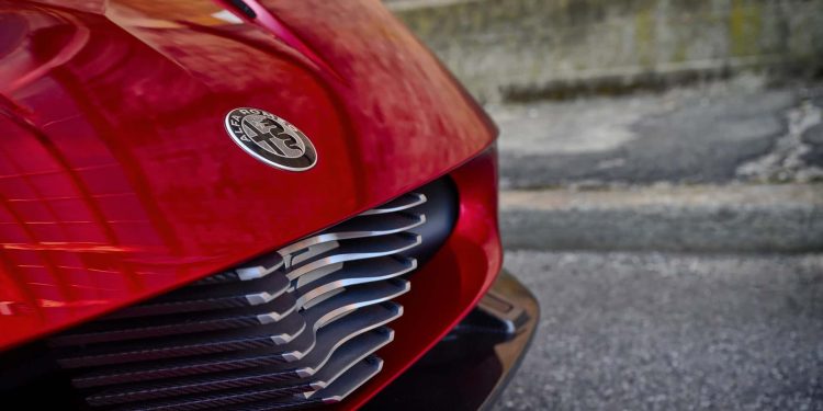 Alfa Romeo 33 Stradale. Este é o seu "rugido" 32