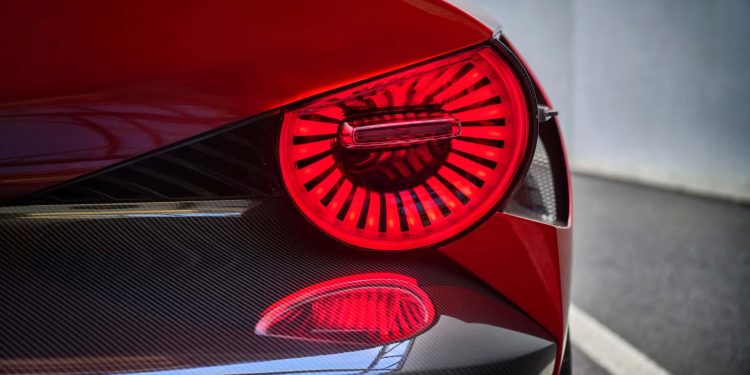Alfa Romeo 33 Stradale. Este é o seu "rugido" 31