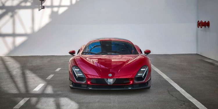 Alfa Romeo 33 Stradale vence o Troféu de Design atribuído pela L'Automobile Magazine 23