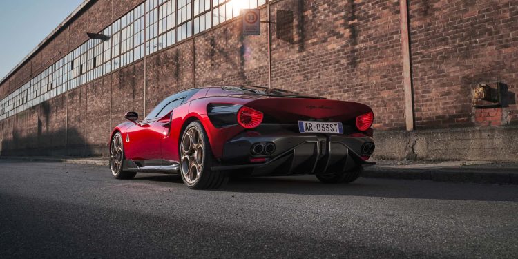 Alfa Romeo 33 Stradale. Este é o seu "rugido" 26