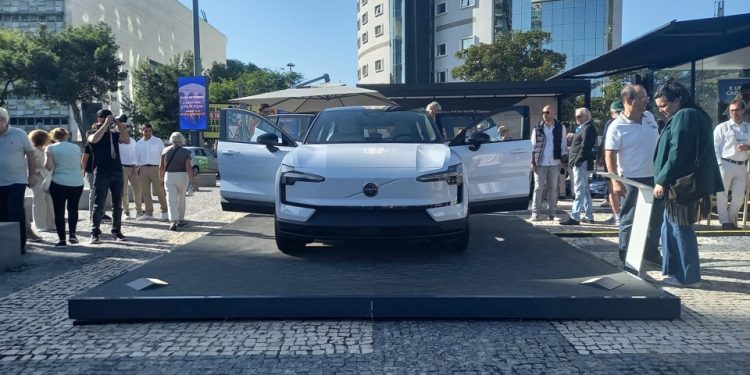 Volvo EX30 foi apresentado em Portugal e a Carzoom esteve lá 13