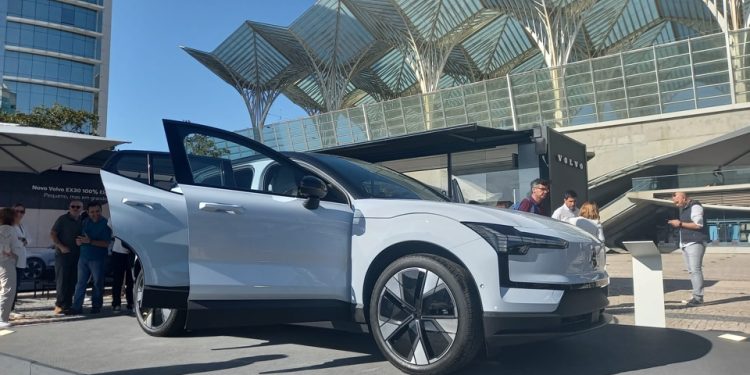 Volvo EX30 foi apresentado em Portugal e a Carzoom esteve lá 15