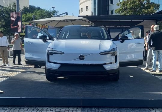 Volvo EX30 foi apresentado em Portugal e a Carzoom esteve lá 17