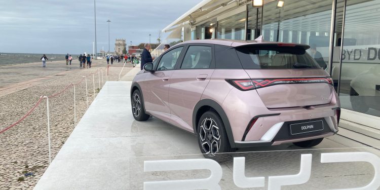 A BYD apresentou o BYD DOLPHIN em Portugal e a CarZoom esteve lá 25