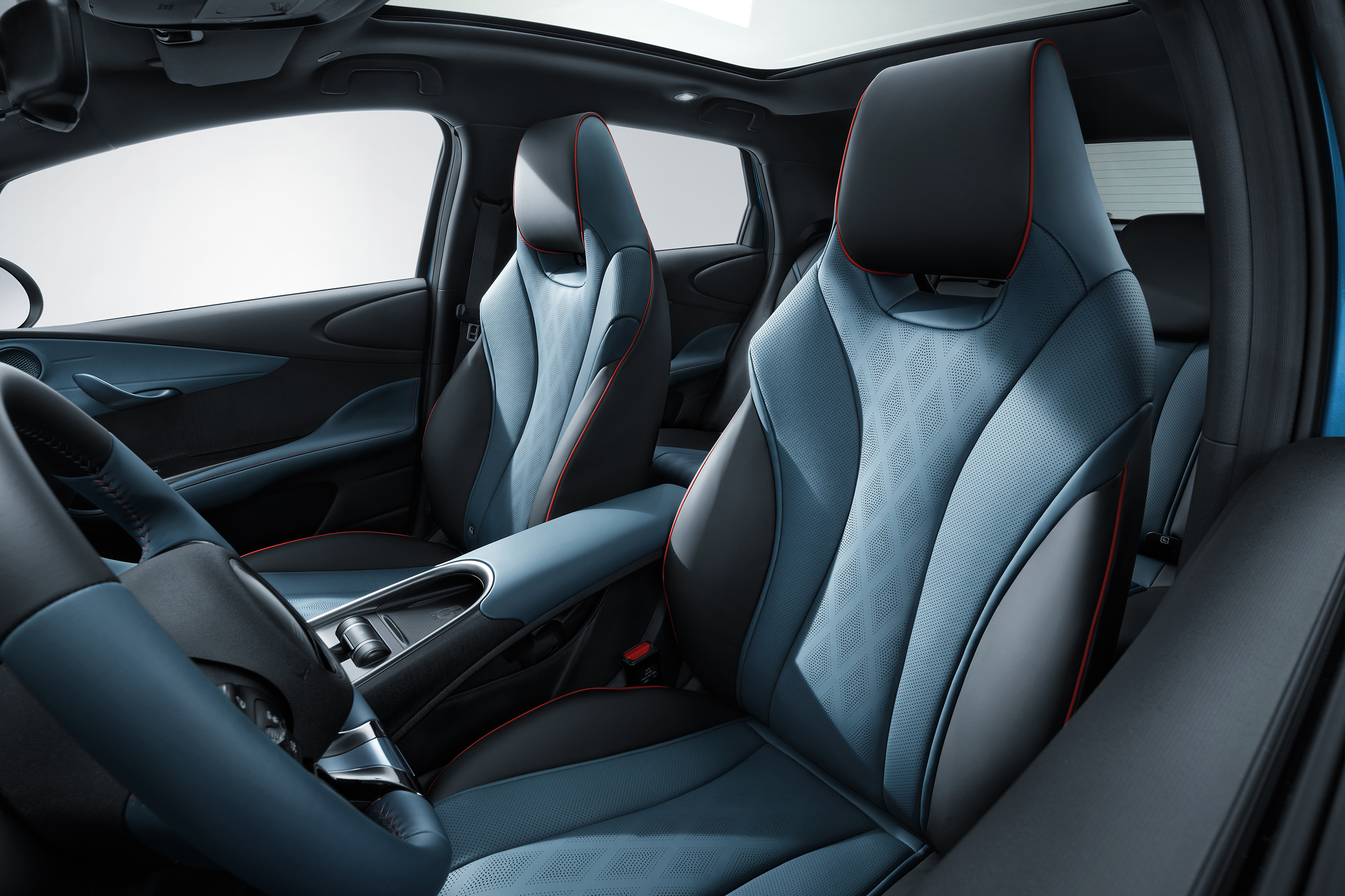 A BYD apresentou o BYD DOLPHIN em Portugal e a CarZoom esteve lá 41