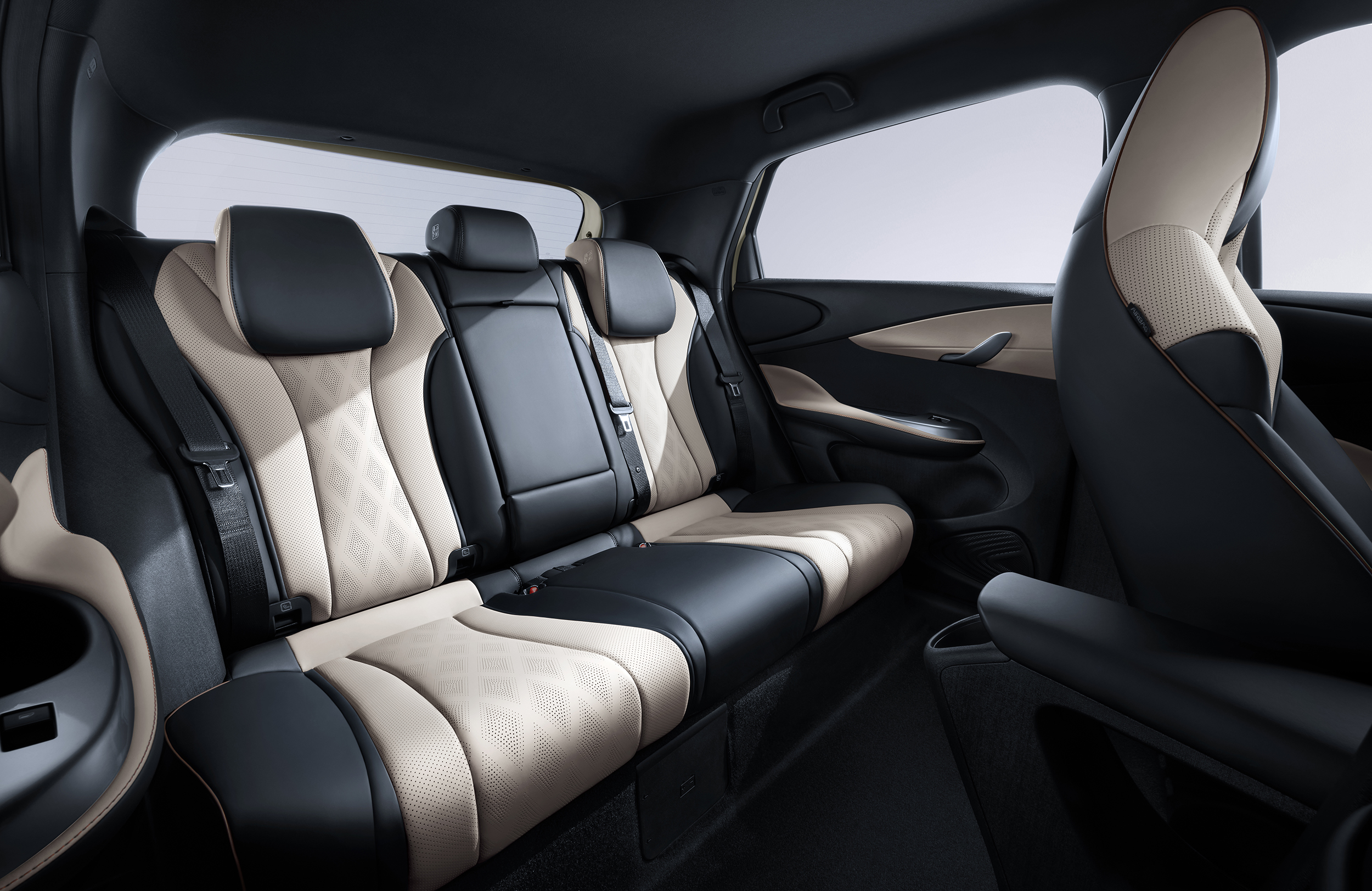 A BYD apresentou o BYD DOLPHIN em Portugal e a CarZoom esteve lá 52