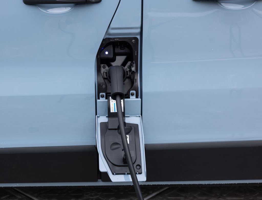 O novo Trafic Van E-Tech electric completa a gama de automóveis comerciais ligeiros totalmente elétrico da Renault 15