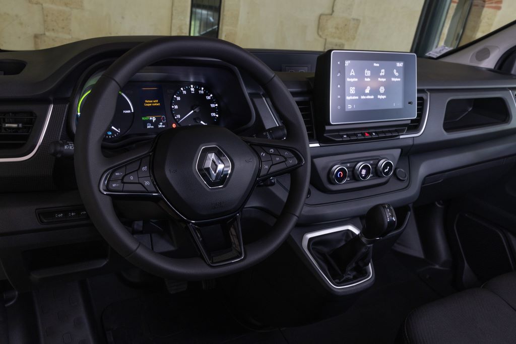 O novo Trafic Van E-Tech electric completa a gama de automóveis comerciais ligeiros totalmente elétrico da Renault 16
