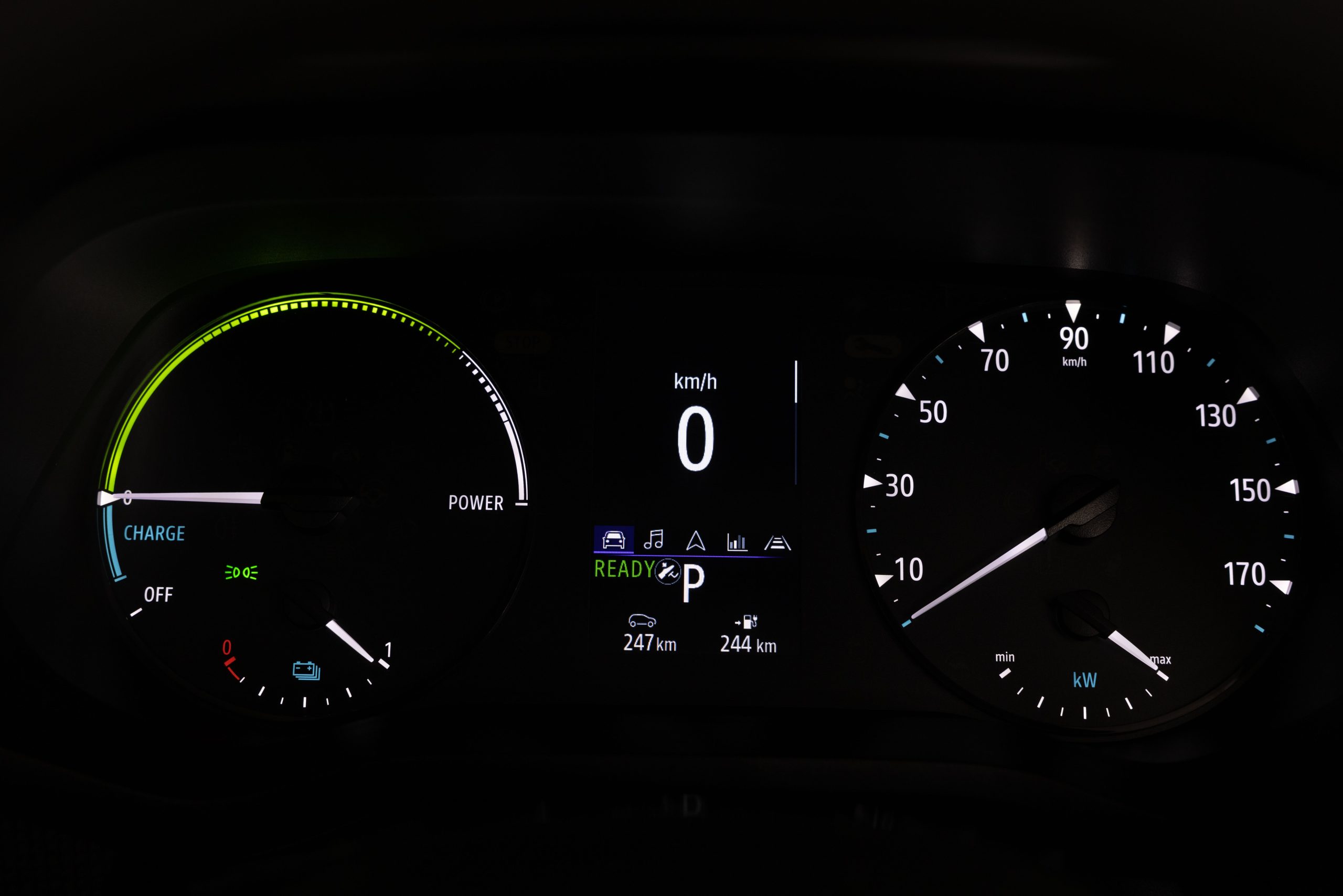 O novo Trafic Van E-Tech electric completa a gama de automóveis comerciais ligeiros totalmente elétrico da Renault 17