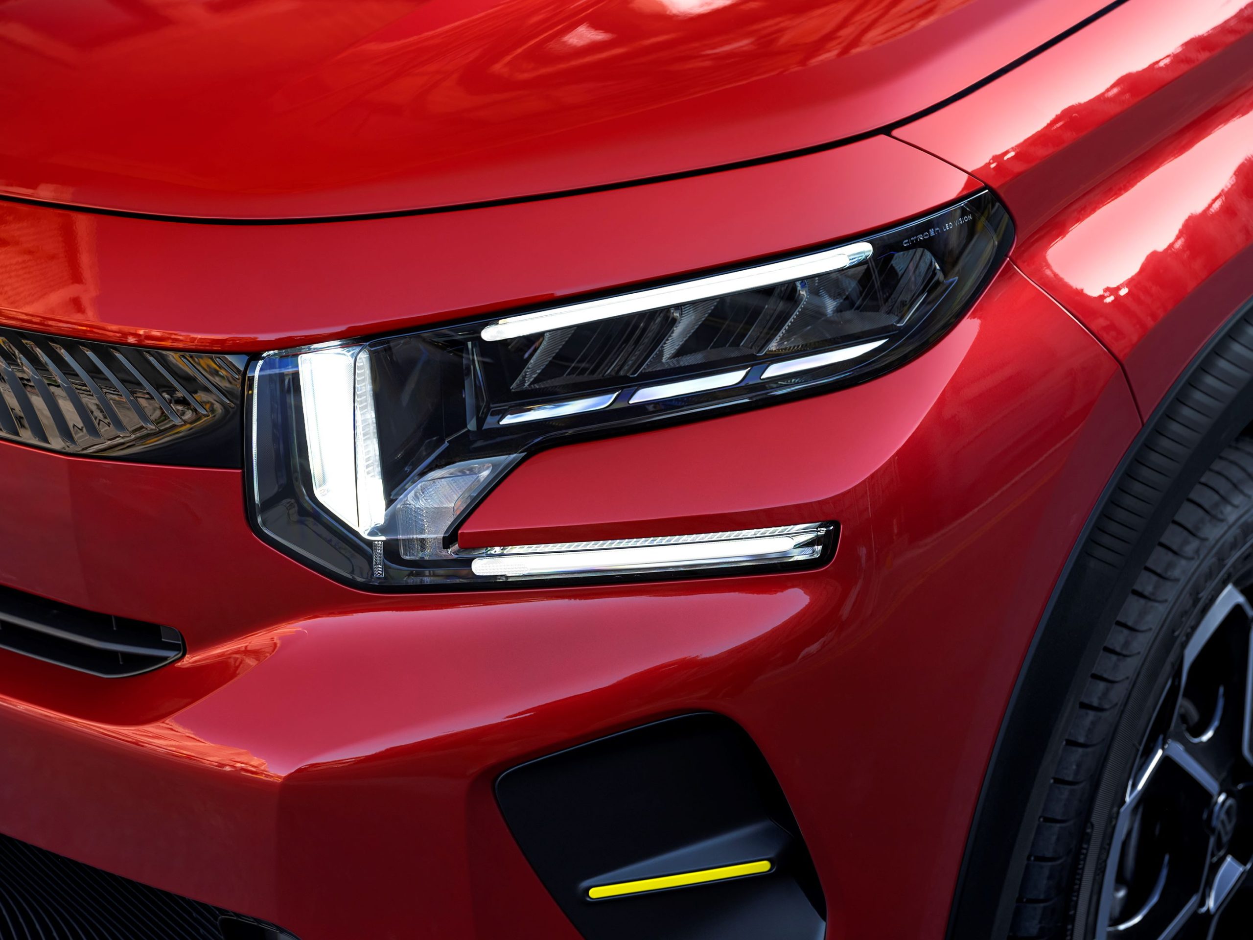 Citroën apresenta o novo ë-C3 28