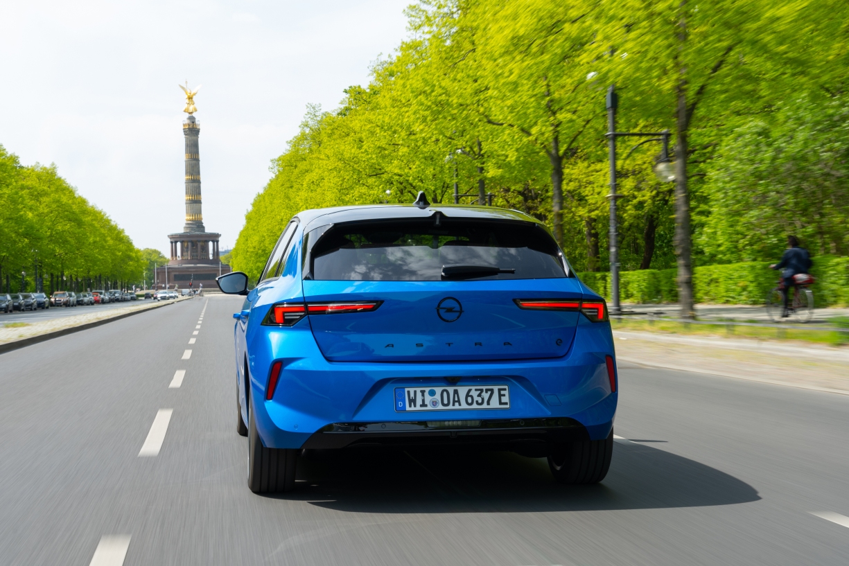 Opel anuncia abertura de encomendas no novo Astra Electric 14