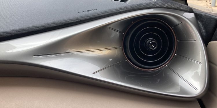 A BYD apresentou o BYD DOLPHIN em Portugal e a CarZoom esteve lá 34