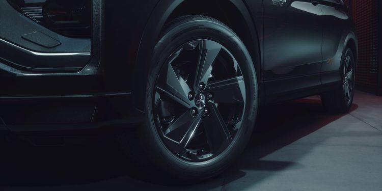 Mitsubishi lança versões "Black Edition" do ASX e Eclipse Cross PHEV 20