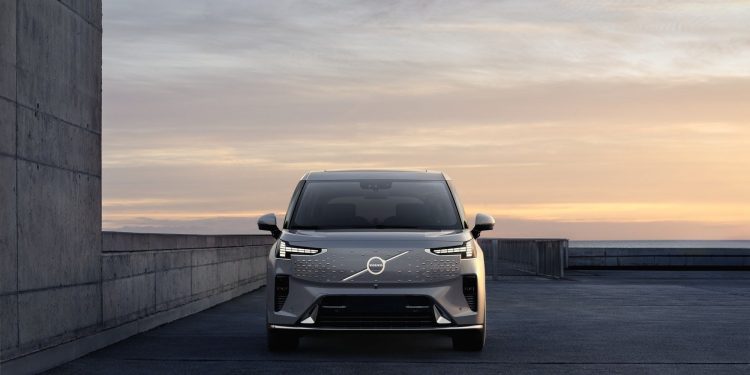 Novo Volvo EM90 é o primeiro MPV 100% elétrico da Volvo Cars 27