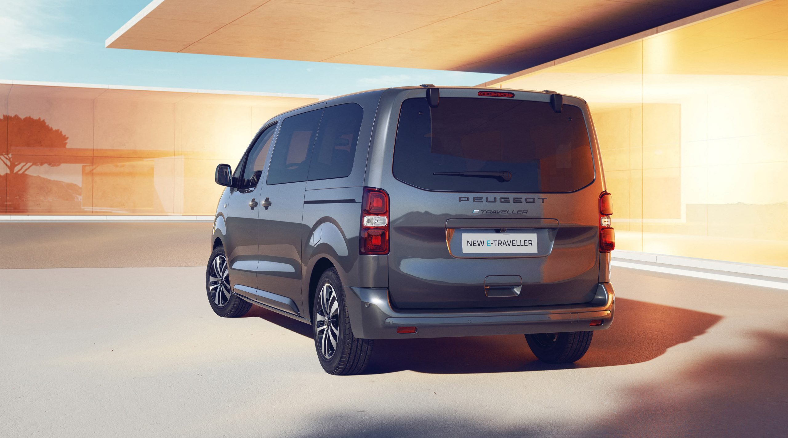 Novo PEUGEOT E-TRAVELLER ao serviço dos profissionais dos transportes 14
