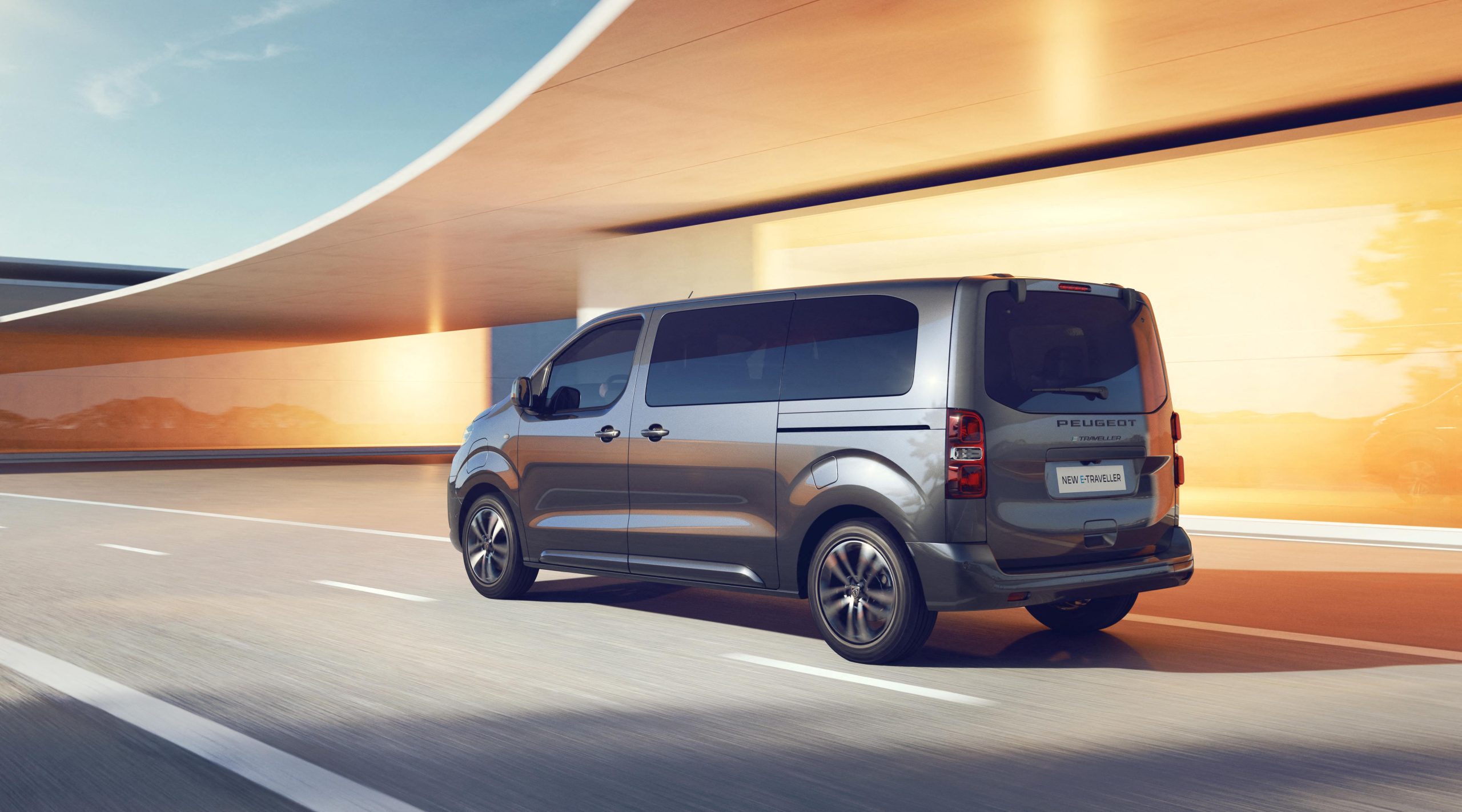 Novo PEUGEOT E-TRAVELLER ao serviço dos profissionais dos transportes 15