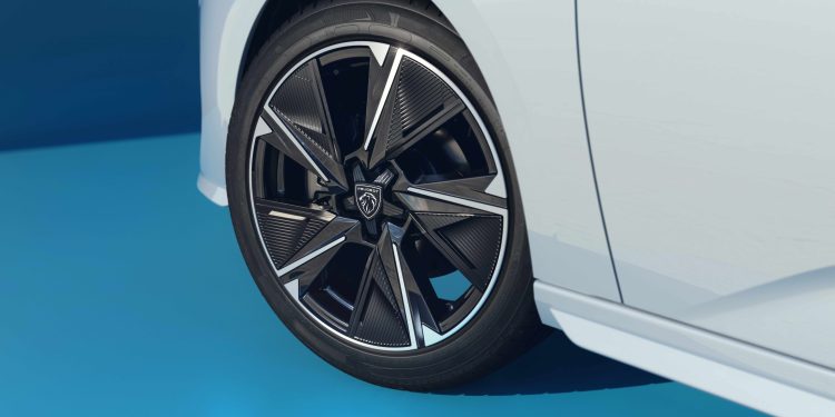 PEUGEOT anuncia abertura de encomendas e preços do novo E-308 SW 17