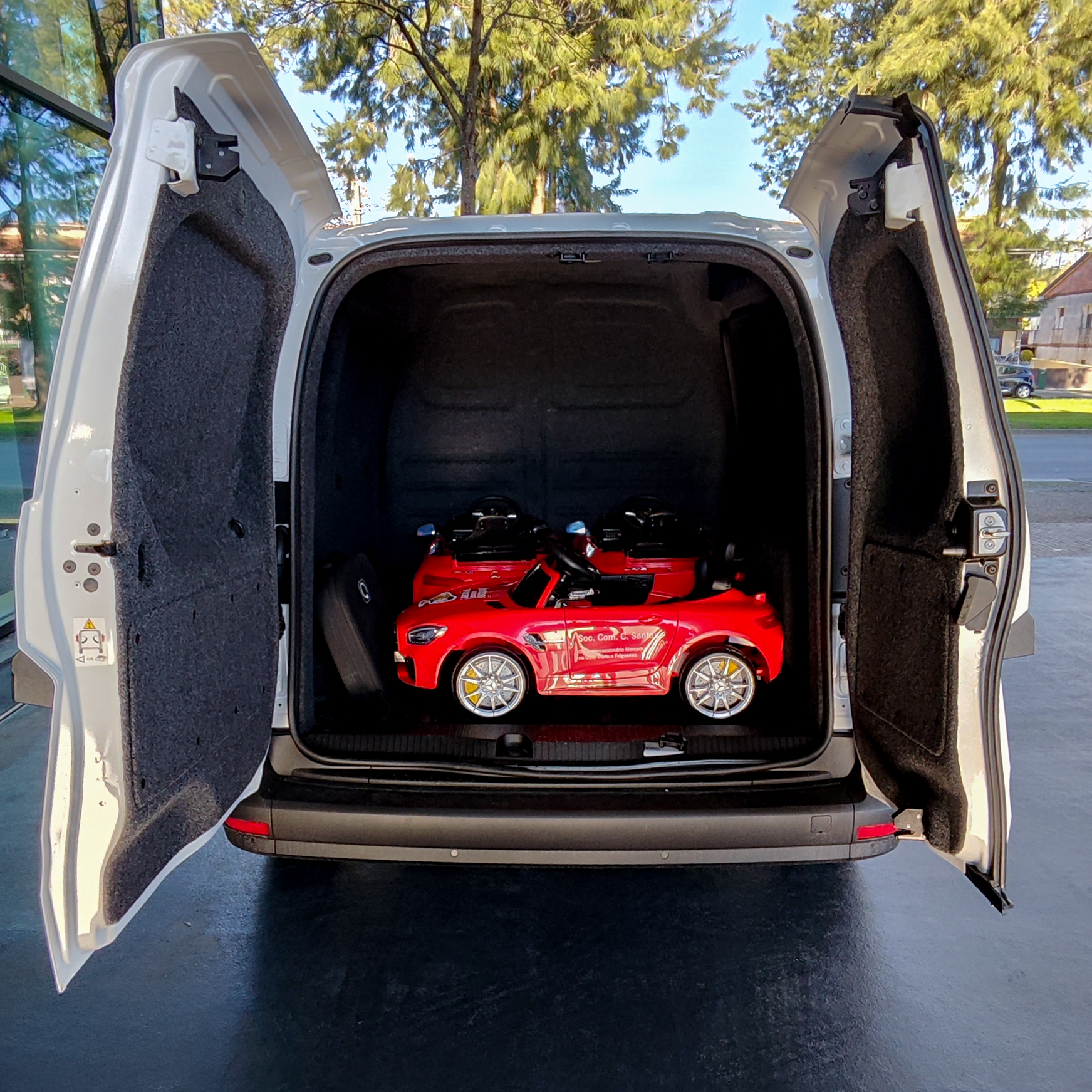 Soc. Com. C. Santos cede veículos infantis elétricos a hospitais Trofa Saúde 17