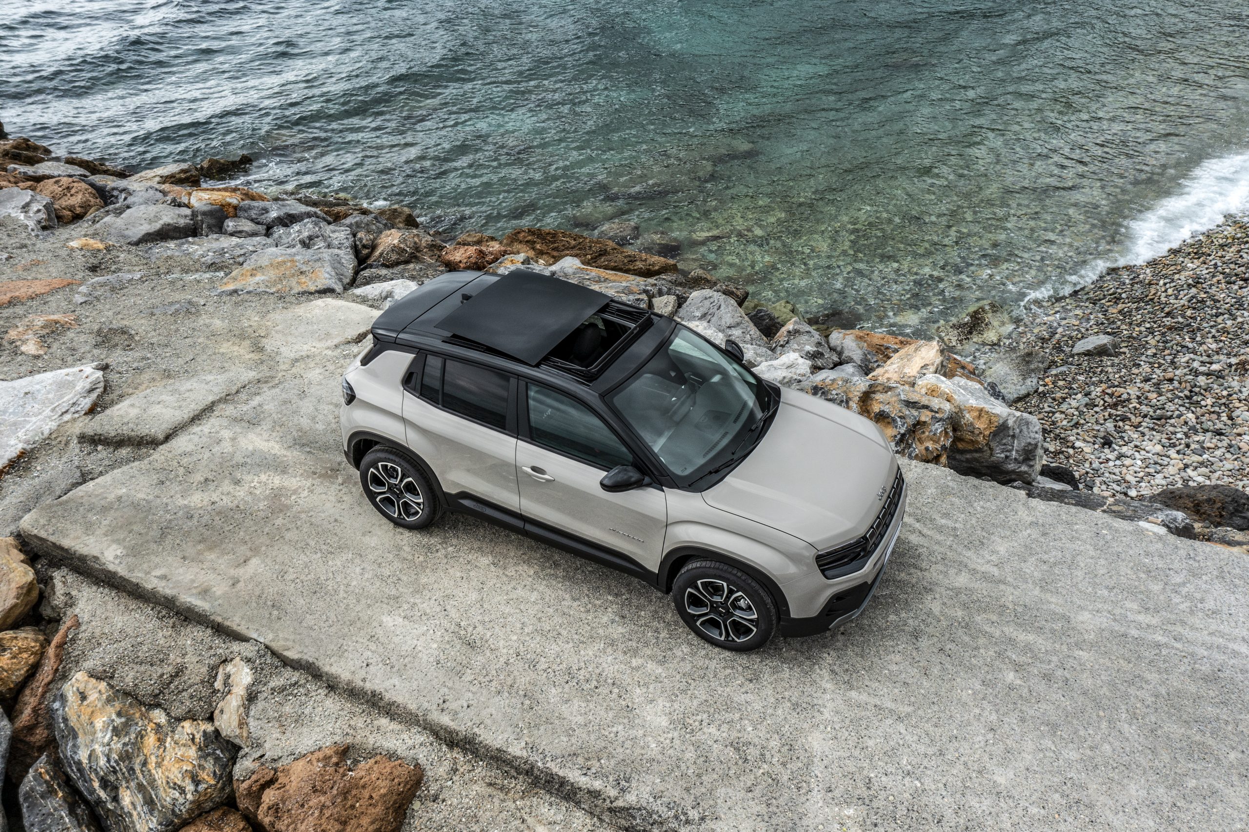 Mais diversão, mais aptidão, mais Avenger: Apresentamos o novo Jeep® Avenger 4xe 18