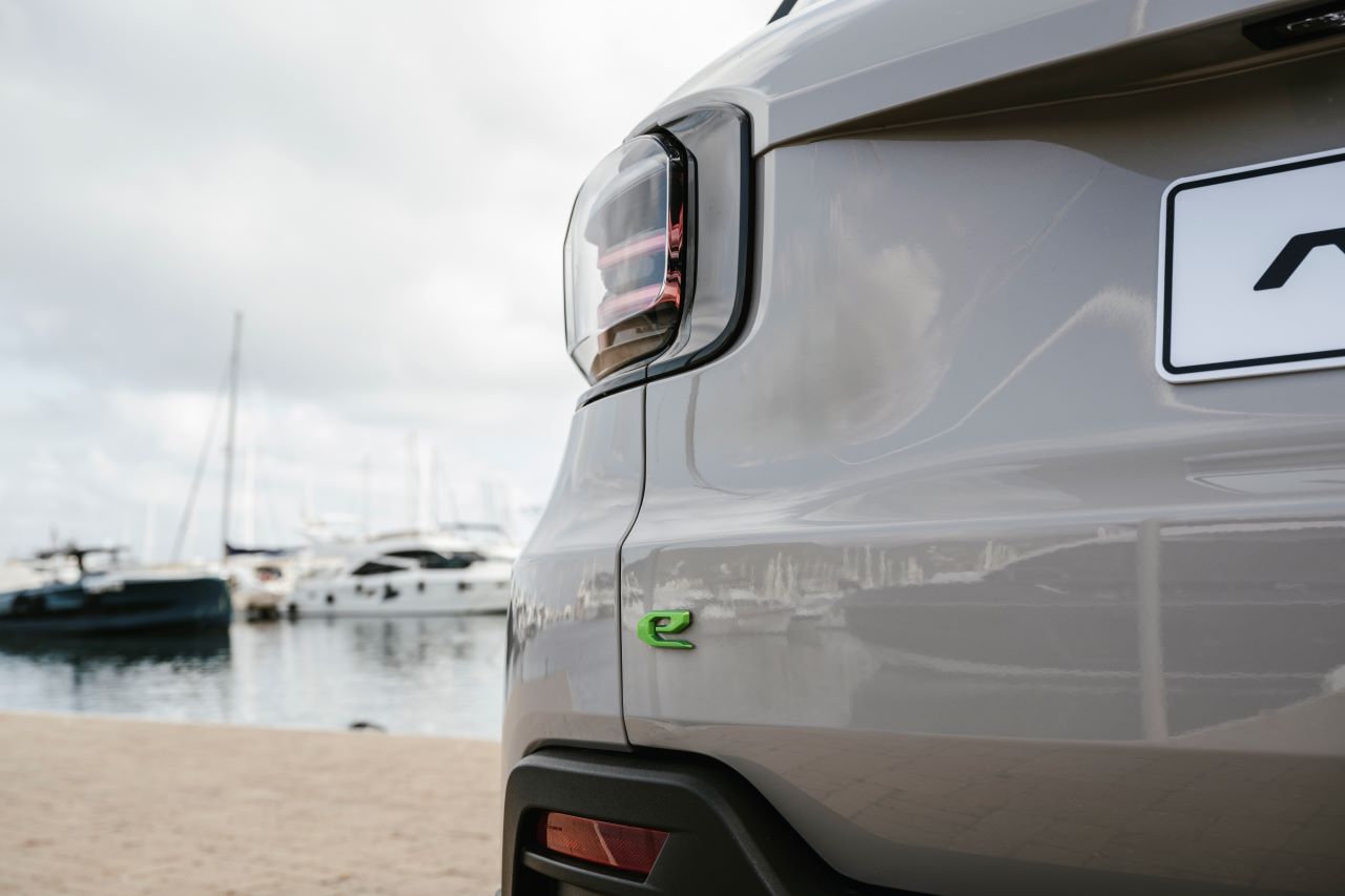 Mais diversão, mais aptidão, mais Avenger: Apresentamos o novo Jeep® Avenger 4xe 19