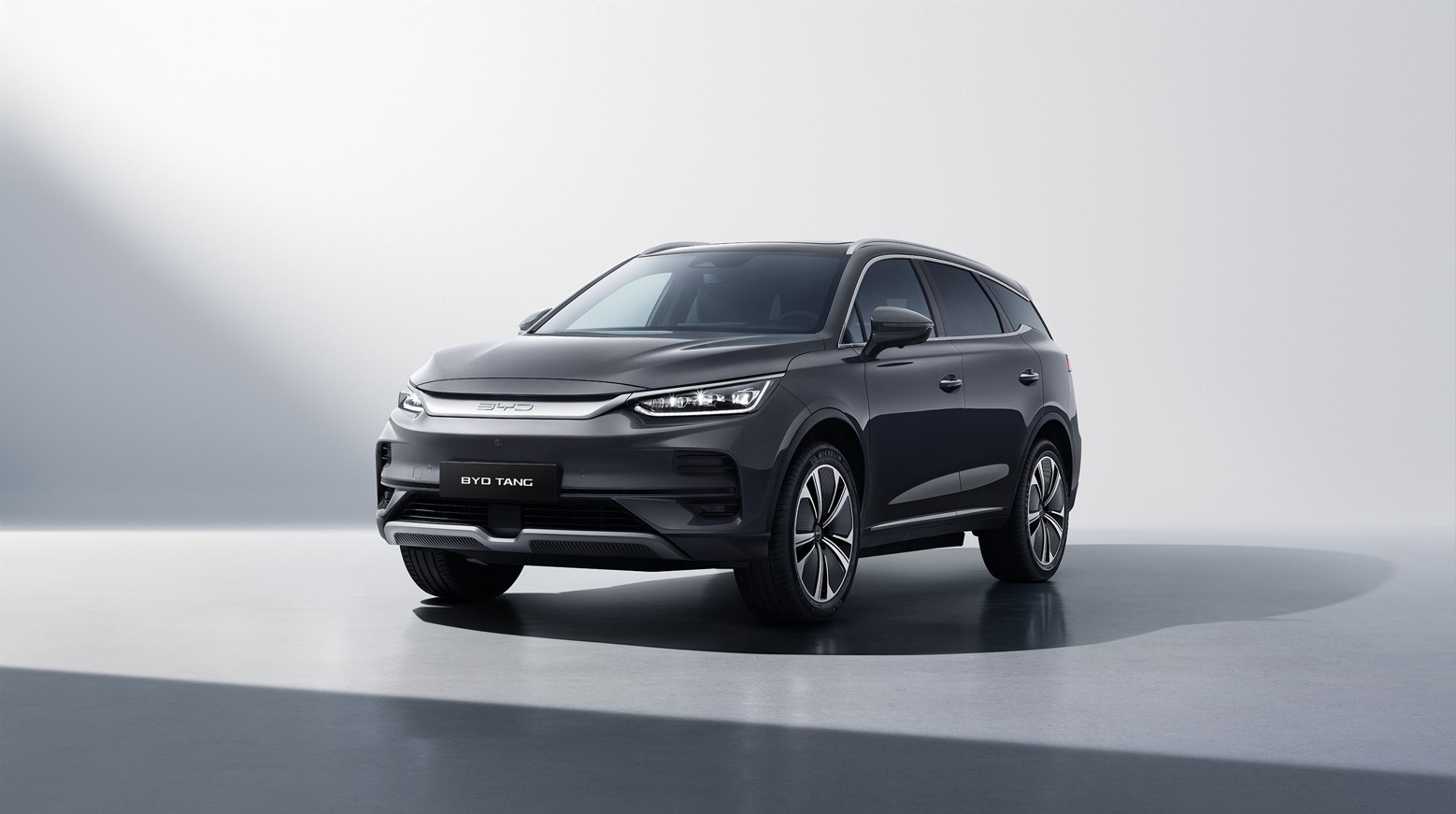 BYD apresenta novos modelos e tecnologia híbrida líder mundial na Europa 13 BYD apresenta novos modelos e tecnologia híbrida líder mundial na Europa 13