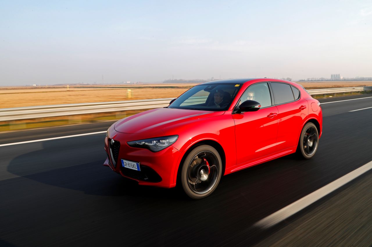 Nova série especial Tributo Italiano é a expressão máxima da desportividade Alfa Romeo 15