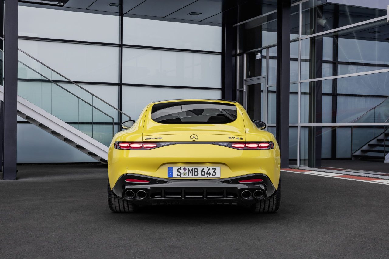 Novo Mercedes-AMG GT 43 Coupé já disponível para encomenda 13