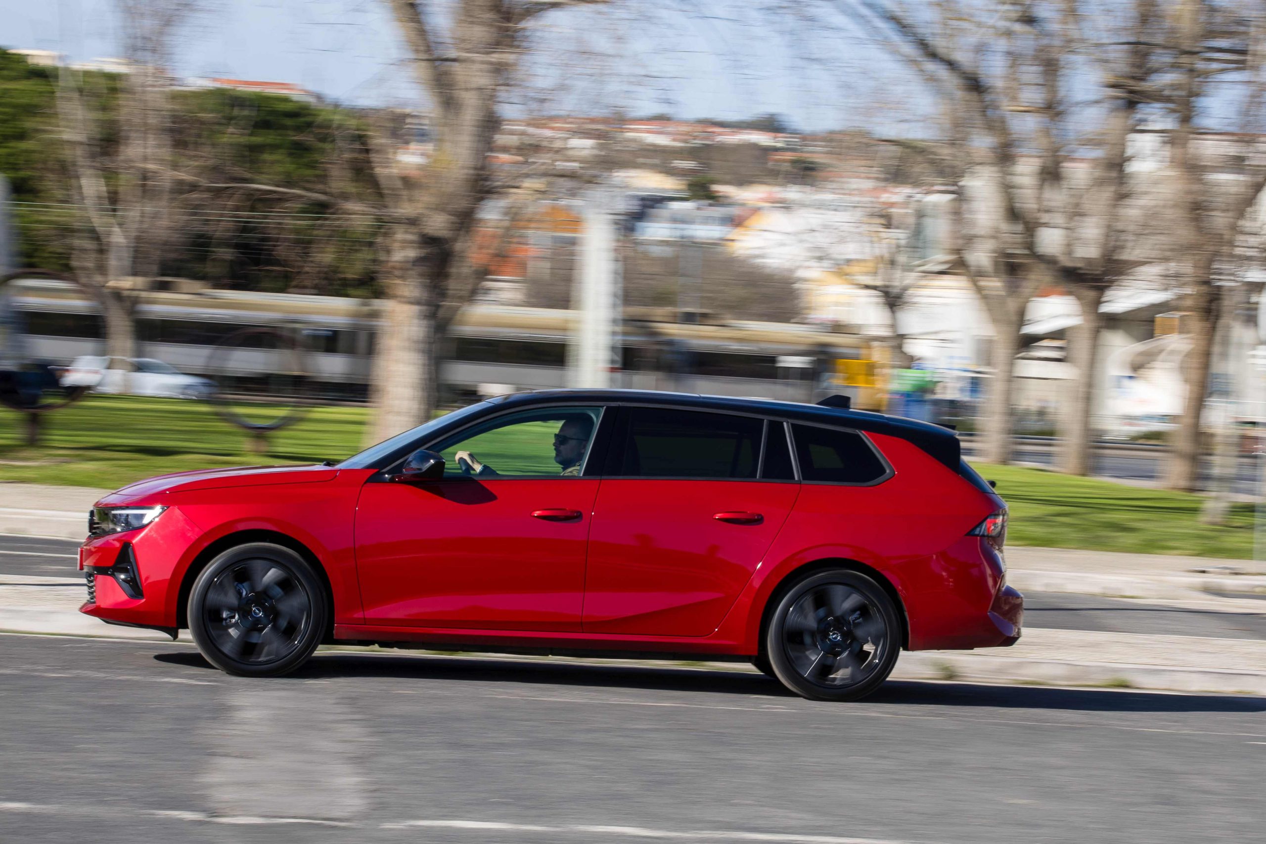 Astra Sports Tourer Electric lidera ofensiva eletrificada da Opel no segmento das station wagons 20 Astra Sports Tourer Electric lidera ofensiva eletrificada da Opel no segmento das station wagons 20