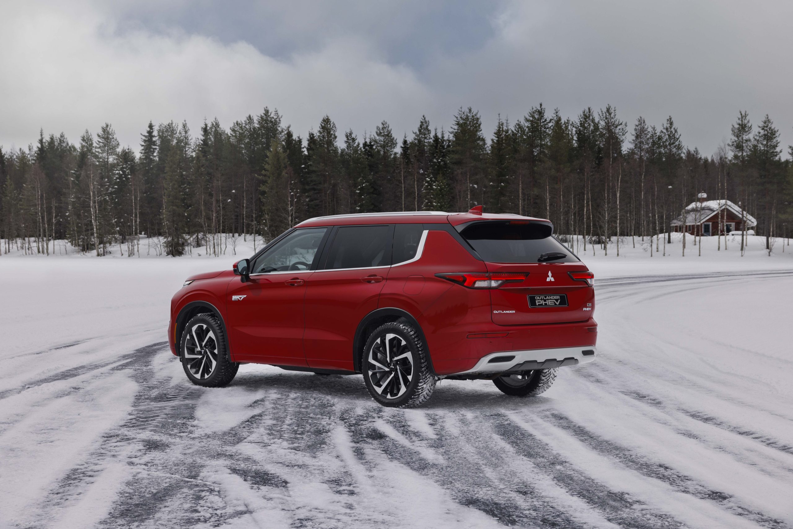 Mitsubishi testa novo Outlander PHEV às portas do Ártico 14