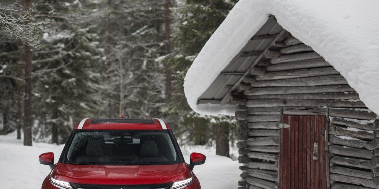 Mitsubishi testa novo Outlander PHEV às portas do Ártico 18