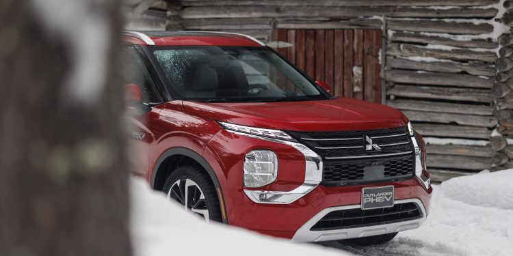 Mitsubishi testa novo Outlander PHEV às portas do Ártico 19