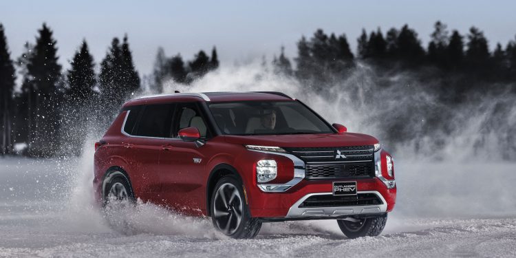 Mitsubishi testa novo Outlander PHEV às portas do Ártico 20