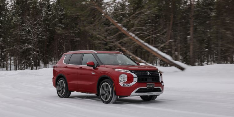 Mitsubishi testa novo Outlander PHEV às portas do Ártico 27