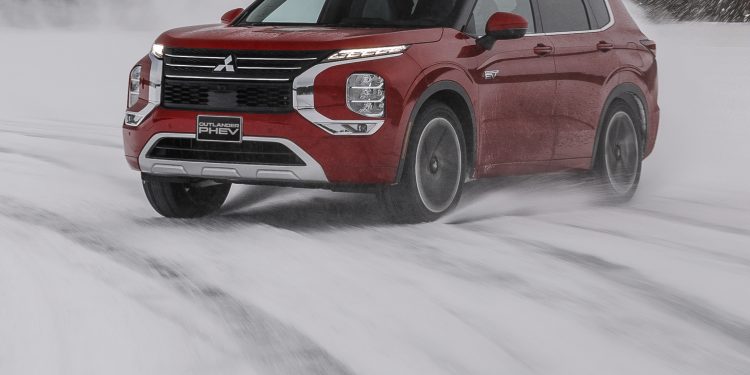 Mitsubishi testa novo Outlander PHEV às portas do Ártico 32