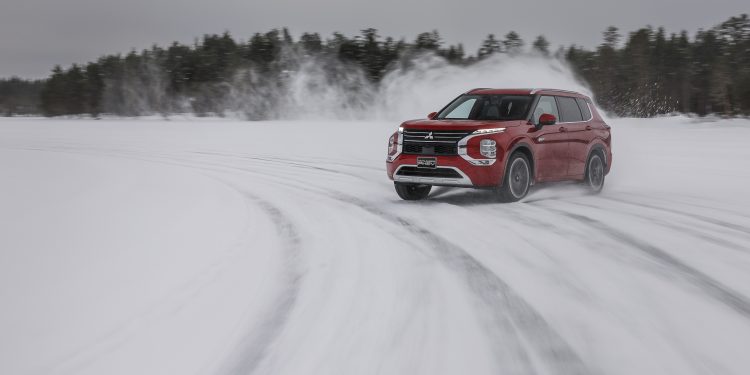 Mitsubishi testa novo Outlander PHEV às portas do Ártico 33