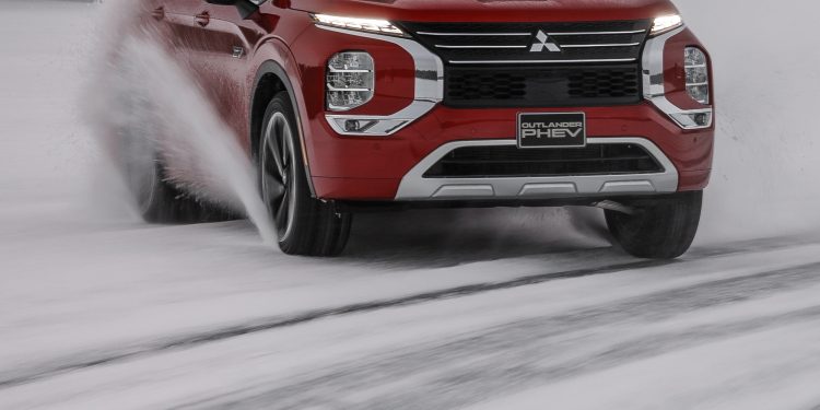 Mitsubishi testa novo Outlander PHEV às portas do Ártico 37