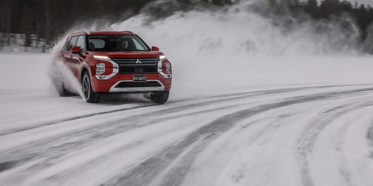 Mitsubishi testa novo Outlander PHEV às portas do Ártico 36