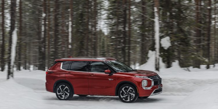 Mitsubishi testa novo Outlander PHEV às portas do Ártico 34