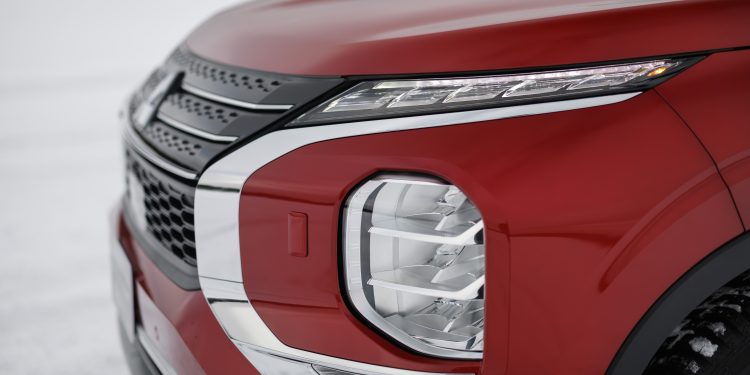 Mitsubishi testa novo Outlander PHEV às portas do Ártico 39