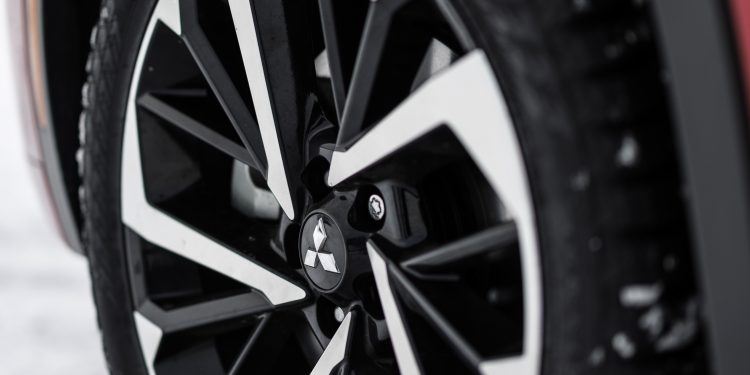 Mitsubishi testa novo Outlander PHEV às portas do Ártico 40